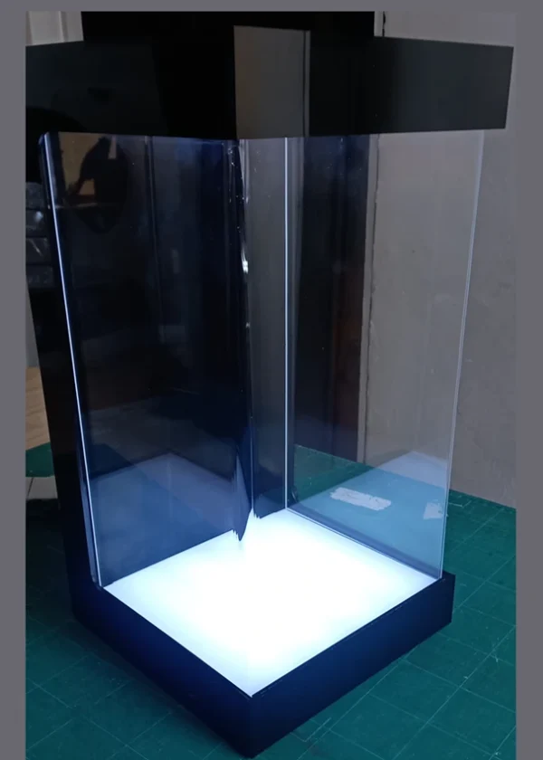 Exhibidor Pared en C 21.5 x 18.5 x 34.5cm con doble iluminación - Imagen 2