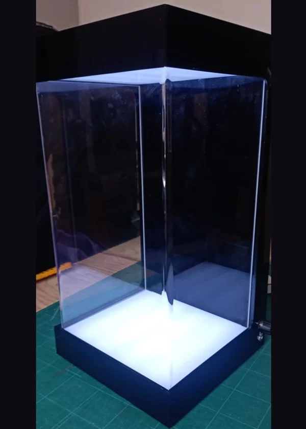 Exhibidor Pared en C 21.5 x 18.5 x 34.5cm con doble iluminación - Imagen 3